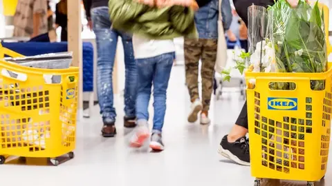 Comprando accesorios de decoraci&oacute;n en IKEA