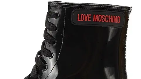 Esta 'magnifica' bota de Moschino tiene 70 euros de descuento en Amazon
