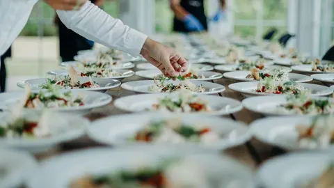 Buscan a trabajadores para el sector de la hosteler&iacute;a en Andaluc&iacute;a. Requisitos y funciones