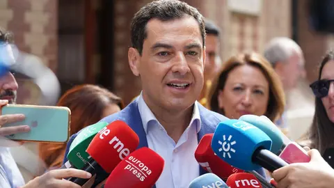 
<p>   SEVILLA, 9 (EUROPA PRESS)</p>
<p>   El presidente de la Junta de Andaluc&iacute;a, Juanma Moreno, ha asegurado que Andaluc&iacute;a est&aacute; "preparada y en coordinaci&oacute;n" con los gobiernos espa&ntilde;ol y marroqu&iacute; para ayudar en el &aacute;mbito material, humano y t&eacute;cnico tras el terremoto acontecido en el pa&iacute;s africano la madrugada de este s&aacute;bado, toda vez que ha mostrado "la m&aacute;xima solidaridad" desde el territorio andaluz.</p>
<p>   As&iacute; se ha manifestado Moreno este s&aacute;bado en Sevilla, en una atenci&oacute;n a medios previa a la final del Torneo Challenger ATP 125 Copa Sevilla de Tenis.</p>
<p>   "Marruecos es un pa&iacute;s vecino al que queremos y apreciamos. Desde Andaluc&iacute;a mostramos la m&aacute;xima solidaridad, cari&ntilde;o y apoyo", ha resaltado el presidente del Ejecutivo andaluz.</p>
<p>   En esta l&iacute;nea, ha enviado un mensaje de esperanza, deseando "que no haya una r&eacute;plica y que el recuento de fallecidos no sea m&aacute;s amplio de lo que ya conocemos".</p>
<p>   El presidente andaluz ha asegurado que la ayuda desde la comunidad aut&oacute;noma "est&aacute; preparada esperando a que lo soliciten las autoridades locales", toda vez que ha advertido que "van a ser unas semanas duras de rescate y reconstrucci&oacute;n".</p>
      