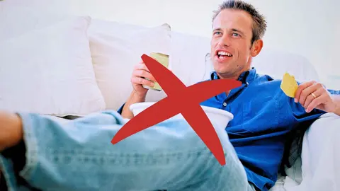 Comes sin levantarte del sof&aacute; con la mesa elevable que vende Leroy Merlin