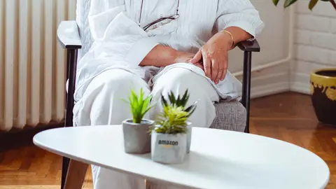 La silla plegable que es invento de Amazon - una butaca que se balancea como en casa de la abuela