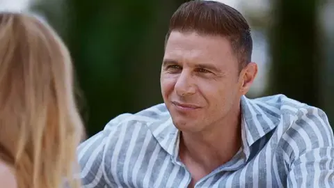 Joaqu&iacute;n con Ana Obreg&oacute;n en 'Joaqu&iacute;n, el Novato' en Antena 3