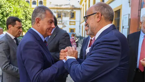 Jos&eacute; Luis Sanz y Manuel Abud, CEO de los Premios Grammy Latinos