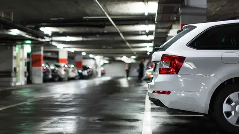 Coches en un parking