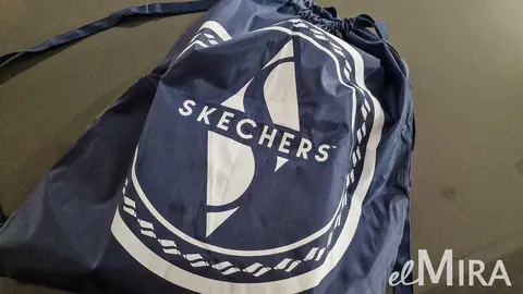 Bolsa con calzado Skechers