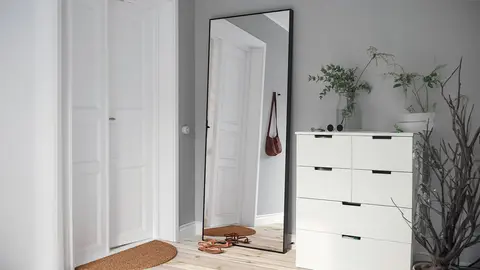 Ikea desaf&iacute;a a Leroy Merlin con el espejo gigante que da un toque de elegancia a tu hogar