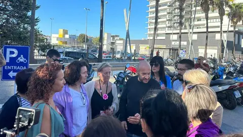 Concentraci&oacute;n a las puertas de Activa Club | El MIRA