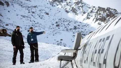 Juanma Moreno en el rodaje de 'La sociedad de la nieve'
