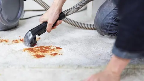 Amazon pone f&aacute;cil limpiar el sof&aacute; y la alfombra con este aspirador antimanchas