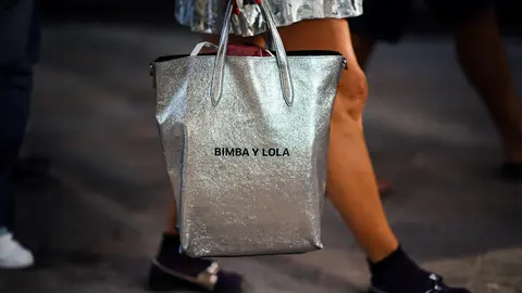 La chaqueta oversize de cuadros de Bimba y Lola m&aacute;s estilosa para pasear por la ciudad