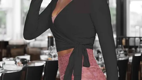 Enamoradas de la camiseta con escote de pico de Skechers que parece un top de fiesta