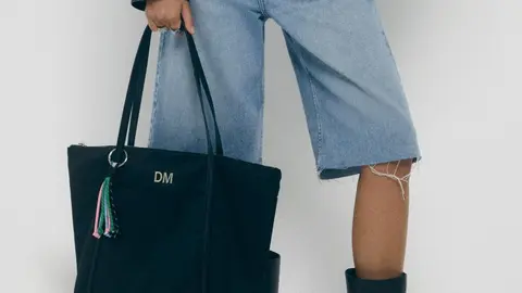 Pull&Bear tira los precios y vende barato el bolso con bordado personalizado m&aacute;s estiloso