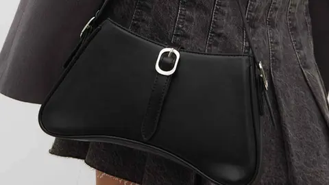 Bolso de hombro compacto con hebilla de Stradivarius