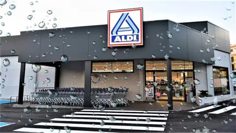 Supermercado ALDI en d&iacute;a de lluvia