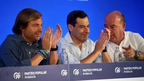 Juanma Moreno en la clausura de las jornadas parlamentarias en Antequera