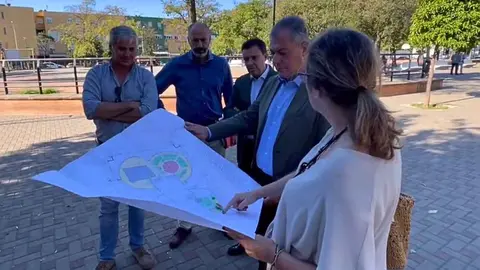 Jos&eacute; Luis Sanz presenta el nuevo aspecto del Parque Rojo de Pino Montano