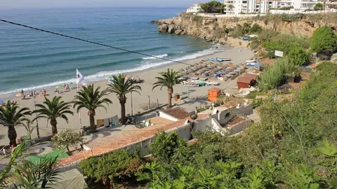 Muere un ba&ntilde;ista en la playa del Sal&oacute;n en Nerja (1)