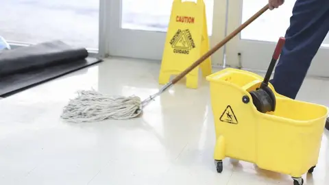 Andaluc&iacute;a busca vigilantes, auxiliadores de ayuda a domicilio y limpiadoras. Conoce las ofertas