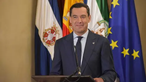 Visita institucional de Juanma Moreno al Ayuntamiento de Jerez | Foto: Noelia Herrera (Jonocla) para El MIRA