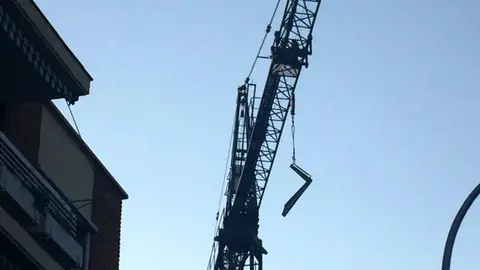 Fallece un trabajador tras caer desde una gr&uacute;a en Isla Cristina