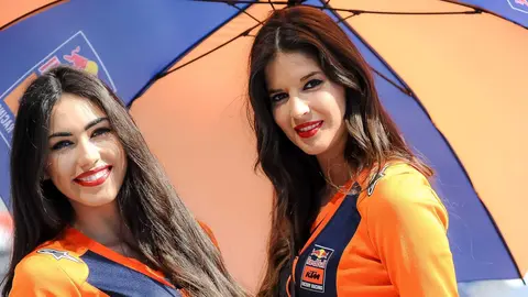 Azafatas en el Circuito de Jerez | Foto: Christian Cantizano para El MIRA