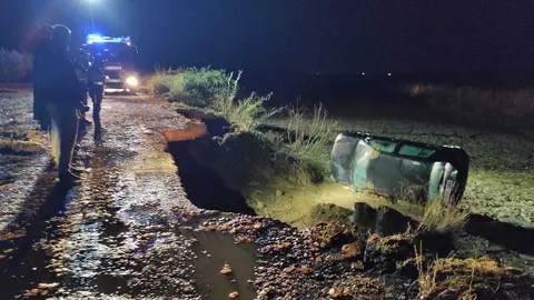 Borrasca Bernard en Huelva. Muere tras caer por una cuneta el veh&iacute;culo en el que viajaba