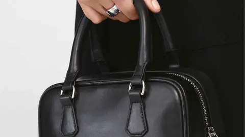 Bolso de viaje en piel Steven Meisel de Zara