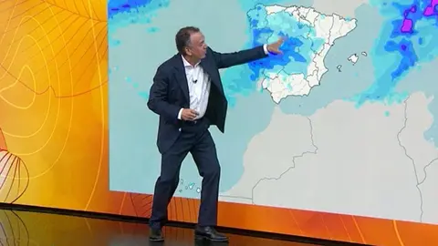 Roberto Brasero en el informativo del Tiempo en Antena 3
