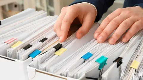 Andaluc&iacute;a busca de forma urgente administrativos para trabajar. Estos son los sueldos