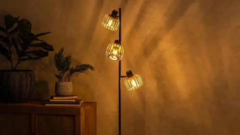 L&aacute;mpara de pie INSPIRE Pecan de Leroy Merlin