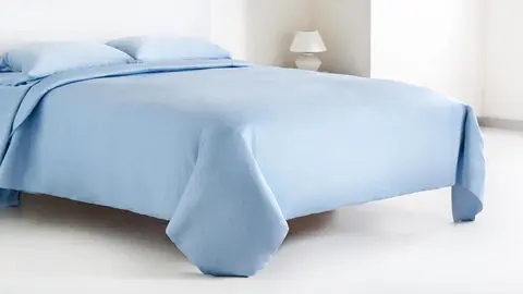 Funda n&oacute;rdica de algod&oacute;n sat&eacute;n de 300 hilos de color liso de Zara Home