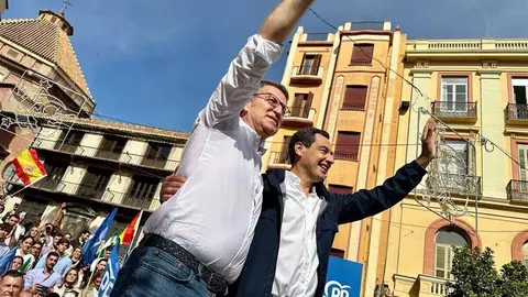 Juanma Moreno y Alberto N&uacute;&ntilde;ez Feij&oacute;o