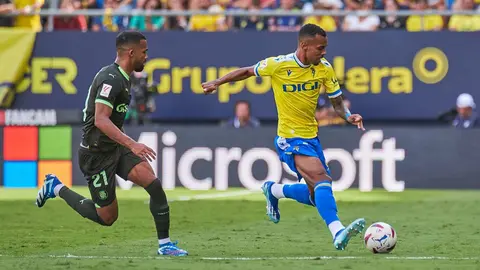 Lucas Pires en el C&aacute;diz CF - Girona FC | Salvador L&oacute;pez Medina para El MIRA