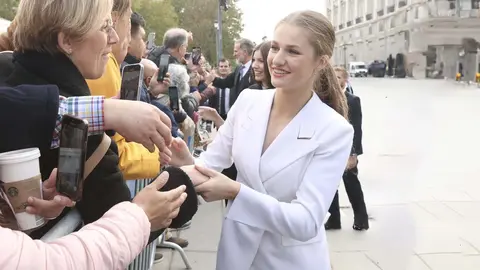 La blazer blanca de la princesa Leonor causa sensaci&oacute;n