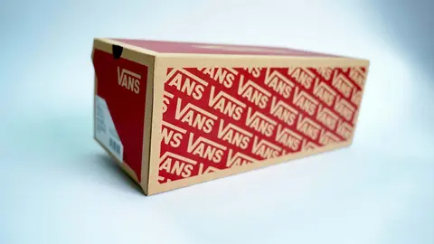 Caja de zapatillas y botas VANS