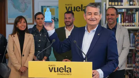 Antonio Sanz en la inauguraci&oacute;n del 'Punto Vuela' de Ubrique
