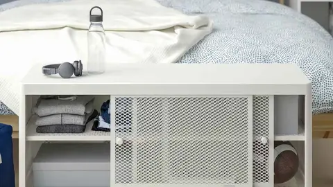 Banco de almacenaje con puertas correderas MACKAP&Auml;R de Ikea