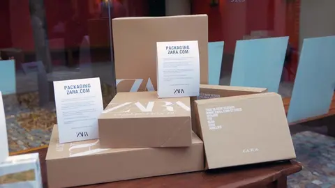 Cajas de paqueter&iacute;a de ZARA - Inditex - para botas, zapatillas y prendas de ropa