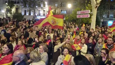 Concentraci&oacute;n frente a la sede del PSOE en Jerez
