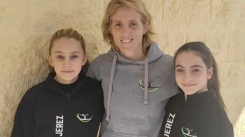 Carlota P&eacute;rez, Mar&iacute;a Collantes y su entrenadora Marta Pi