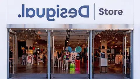 Tienda Desigual en el Paseo del Mare Nostrum, Barcelona - El MIRA