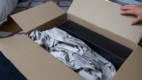 Abriendo caja de Amazon en el domicilio - EM