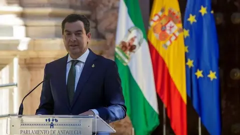 Juanma Moreno, sin tapujos, expresa su condena firme contra los actos violentos en Madrid