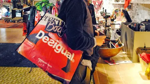Bolsa de compra de la tienda de moda Desigual