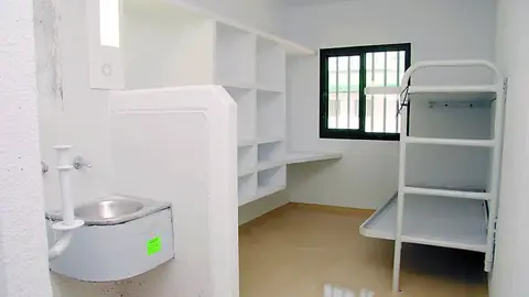 As&iacute; salvan la vida a 2 funcionarios atacados por un preso en la c&aacute;rcel de Sevilla