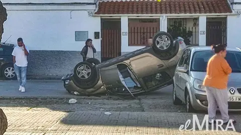 Acaba bocabajo tras estrellarse contra 2 coches en Jerez Pod&iacute;a haber matado a alguien