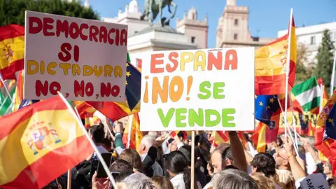 Manifestaci&oacute;n contra la amnist&iacute;a en C&aacute;diz | Foto: Jos&eacute; Antonio Pliego para El MIRA