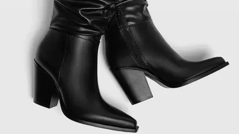 Bota de tac&oacute;n arrugada borreguillo de Stradivarius