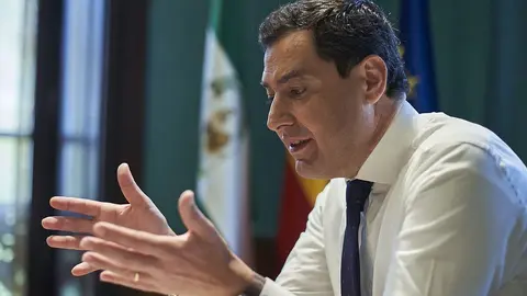 Juanma Moreno augura una subida de impuestos a lo bestia tras la investidura de Pedro S&aacute;nchez